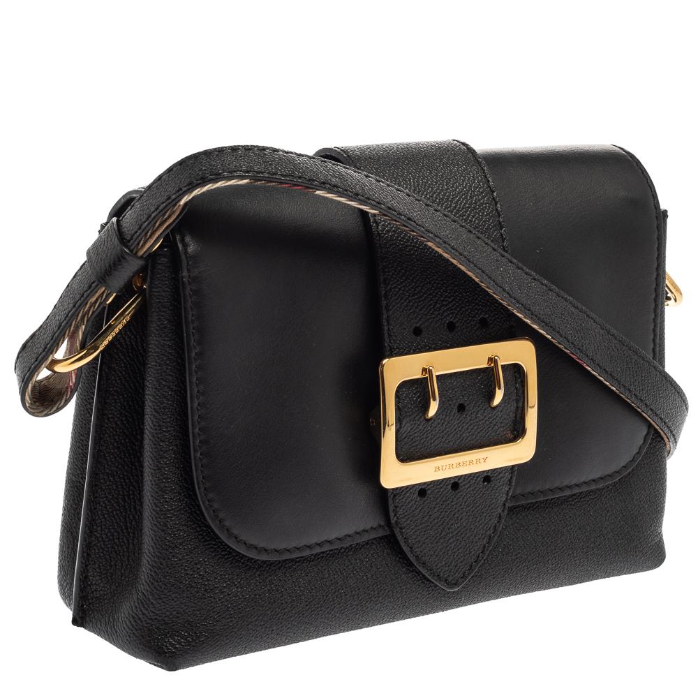 Burberry Black Leather Small Medley Shoulder Bag In Good Condition In Dubai, Al Qouz 2