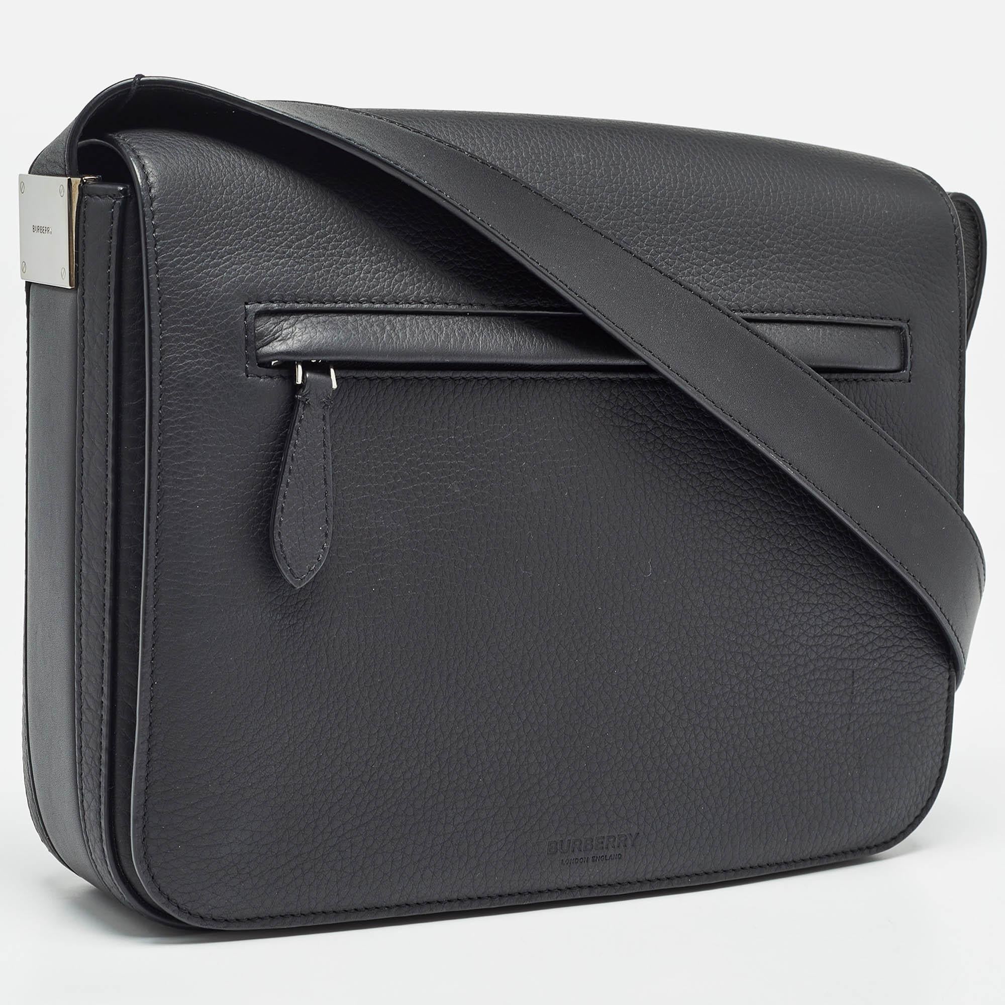 Burberry Black Leather Small Olympia Messenger Bag In Excellent Condition In Dubai, Al Qouz 2