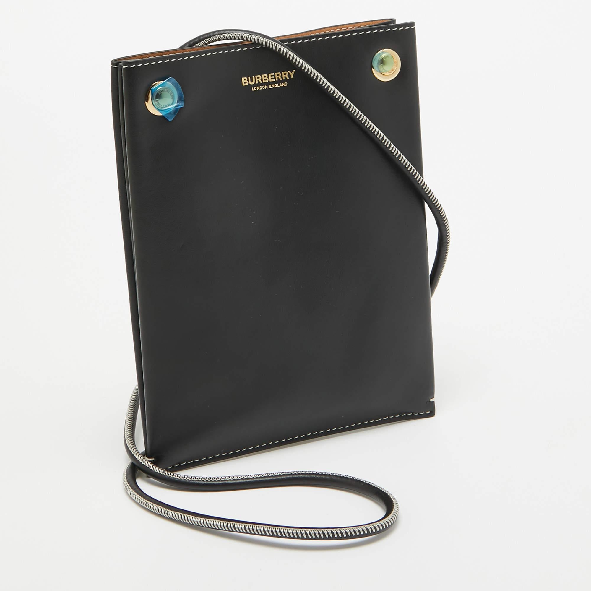 Burberry Black Leather Small Rivet Crossbody Bag In Good Condition For Sale In Dubai, Al Qouz 2