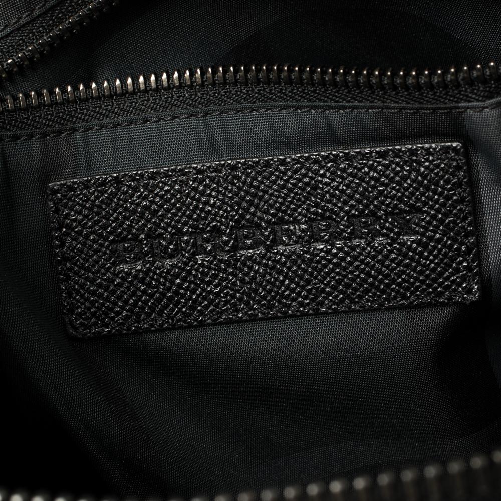 Burberry Black Leather Small Shaldon Messenger Bag In Good Condition In Dubai, Al Qouz 2