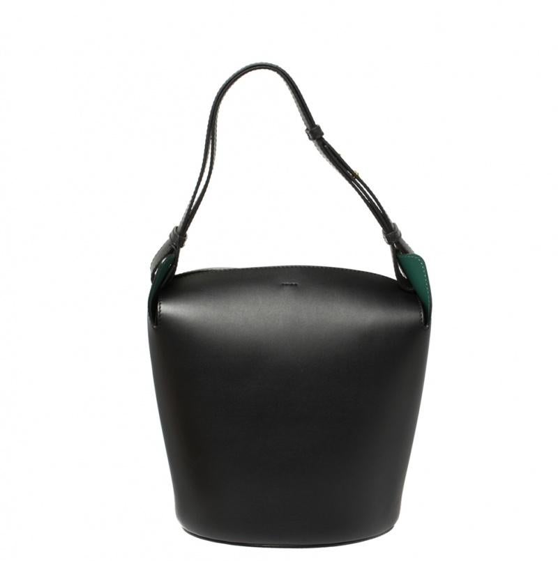 This bucket bag from Burberry is truly investment-worthy and will help you outline a stylish look. It has been crafted from leather in black and styled with a thin tuck-in strap and a top handle. It opens to a leather interior that has enough space
