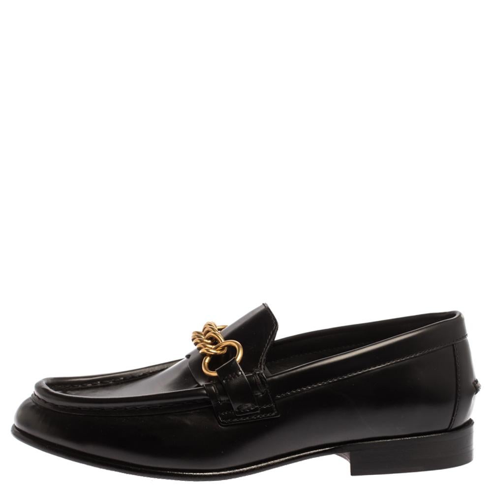 Burberry brings you these classy loafers that have been created with luxury in mind. They are rendered in leather and detailed with gold-tone chains on the uppers, and the leather insoles are meant to offer comfort at every step.

Includes: Original