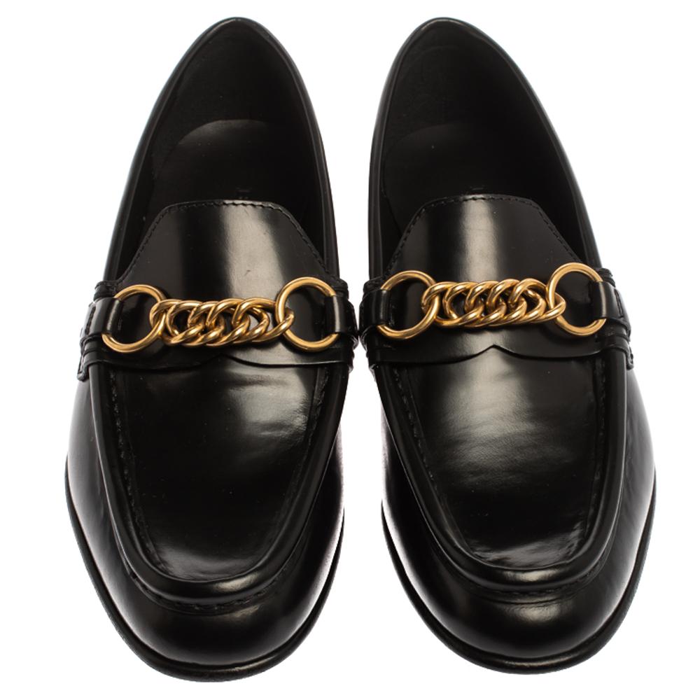 Burberry Black Leather Solway Chain Detail Slip On Loafers Size 40 In New Condition In Dubai, Al Qouz 2