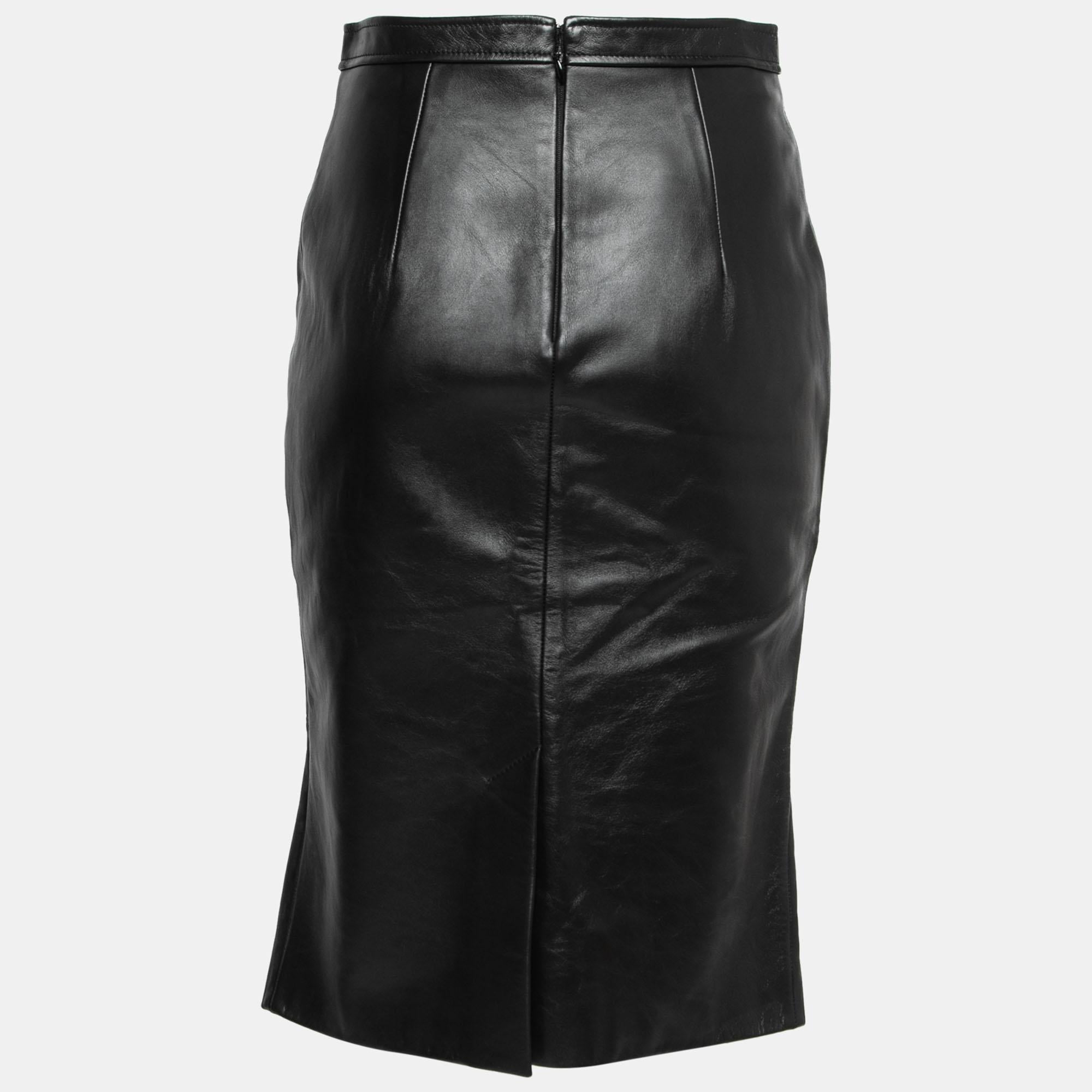 This elegant skirt is worth adding to your closet! Crafted from fine materials, it is exquisitely designed into a flattering shape.

Includes: Price Tag