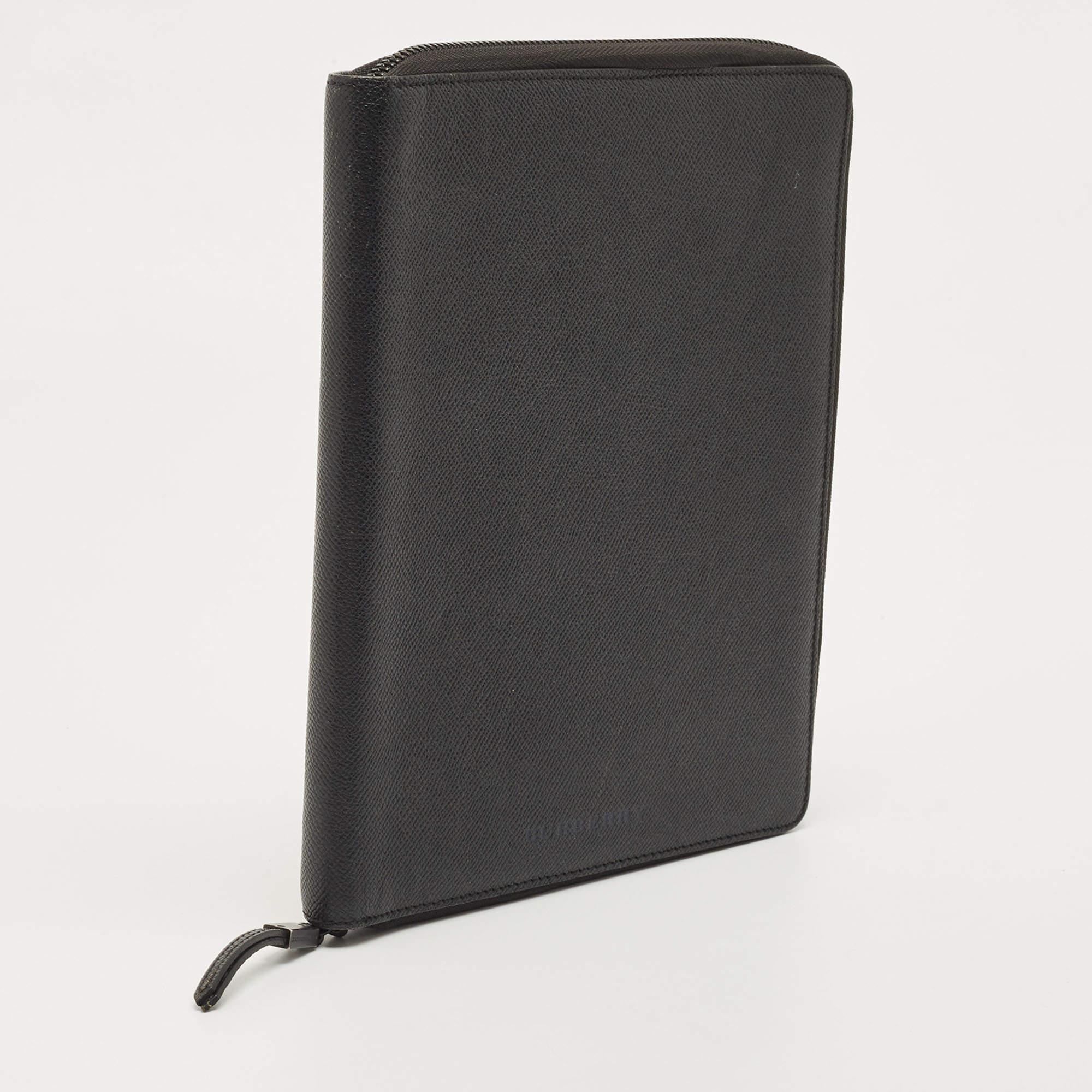 Burberry Black Leather Tablet Case In Good Condition For Sale In Dubai, Al Qouz 2