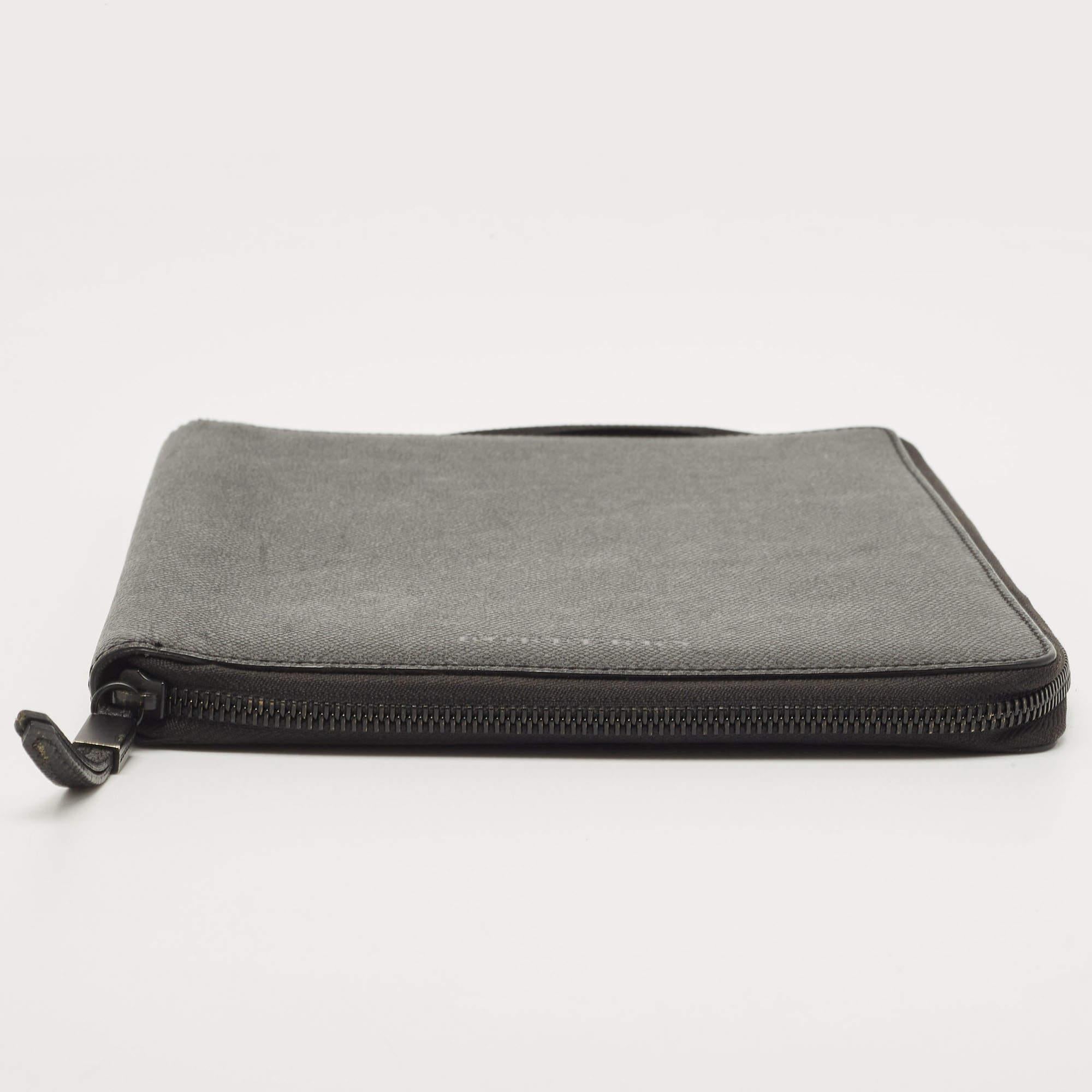 Burberry Black Leather Tablet Case For Sale 2