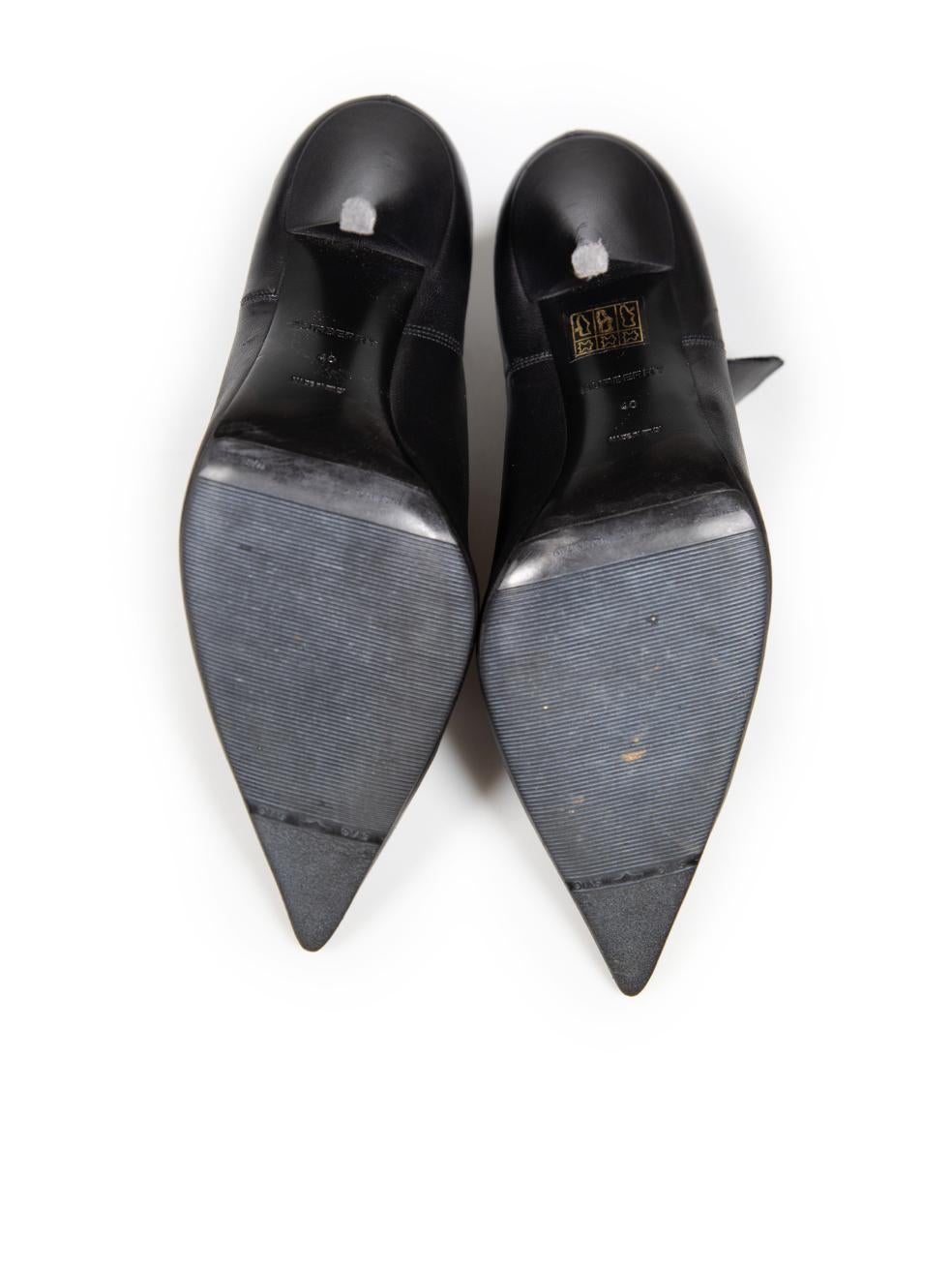 Women's Burberry Black Leather V Point Toe Heels Size IT 40