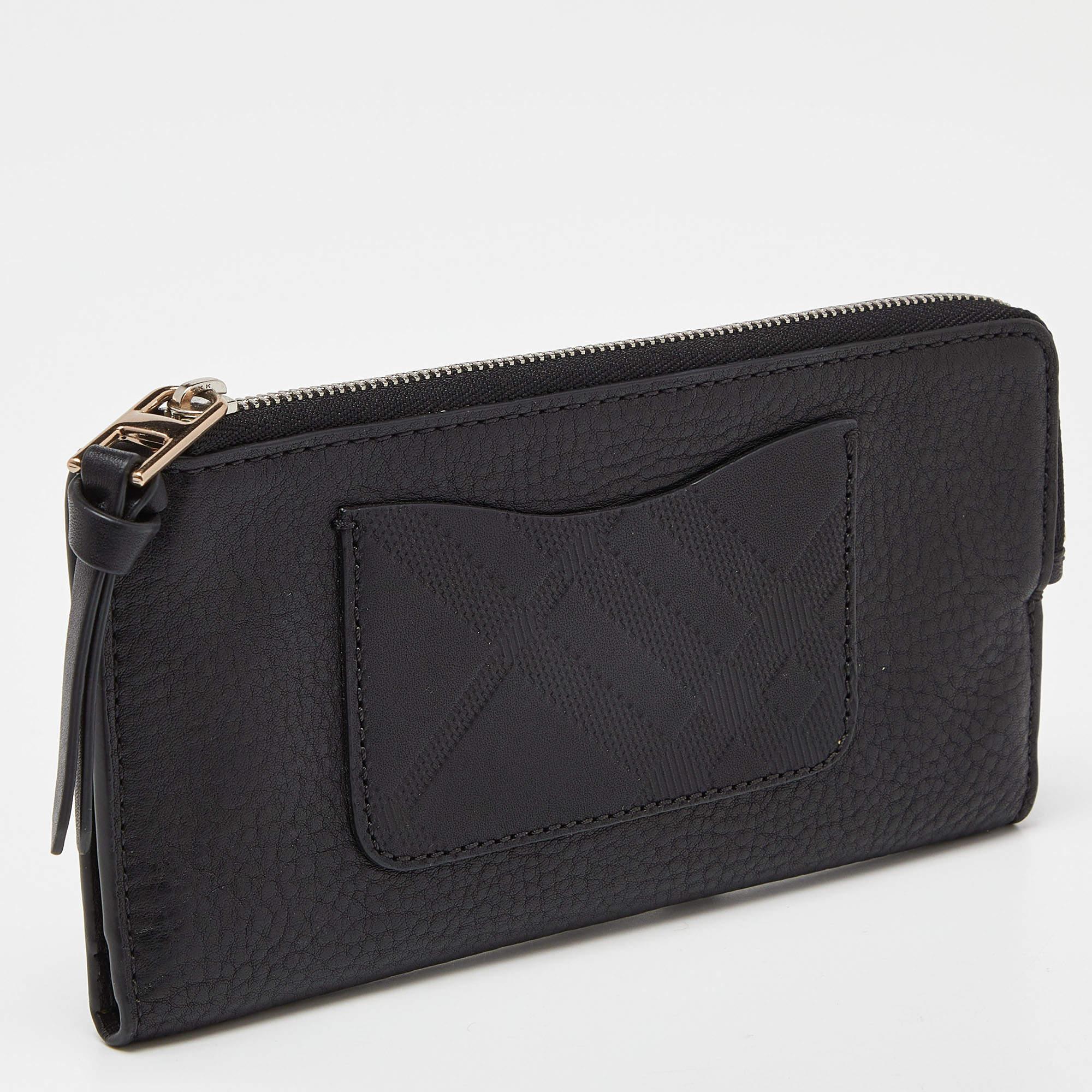 Women's Burberry Black Leather Zip Bifold Wallet