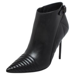 Used Burberry Black Leather Zipper Detail Ankle Boots Size 40