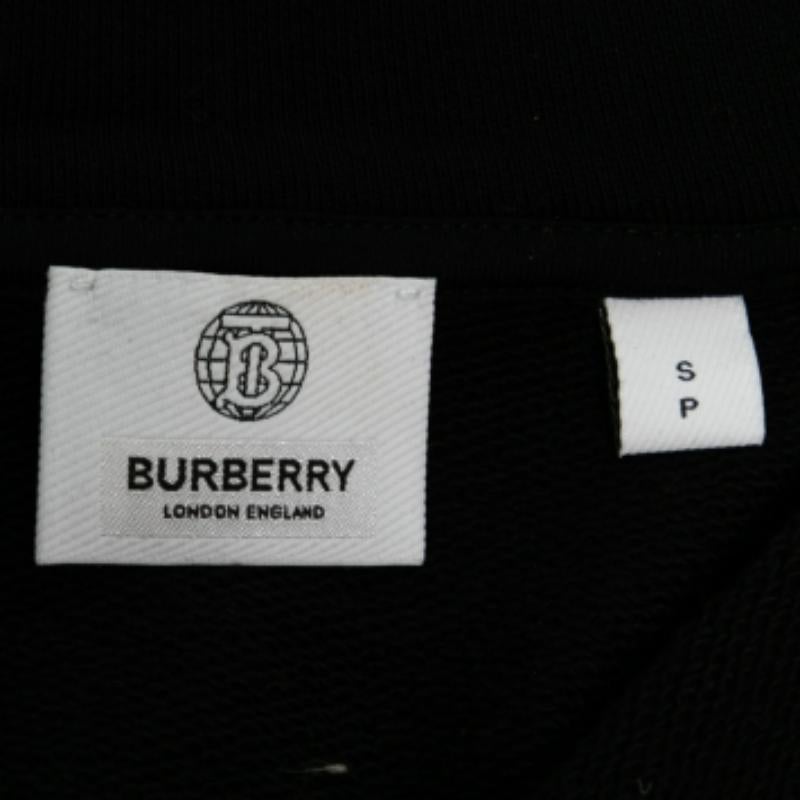 For your regular outings and planned adventures, this black hooded jacket by Burberry is just the right option. Made from cotton, it is long-sleeved and has a zip front for ease of wear.