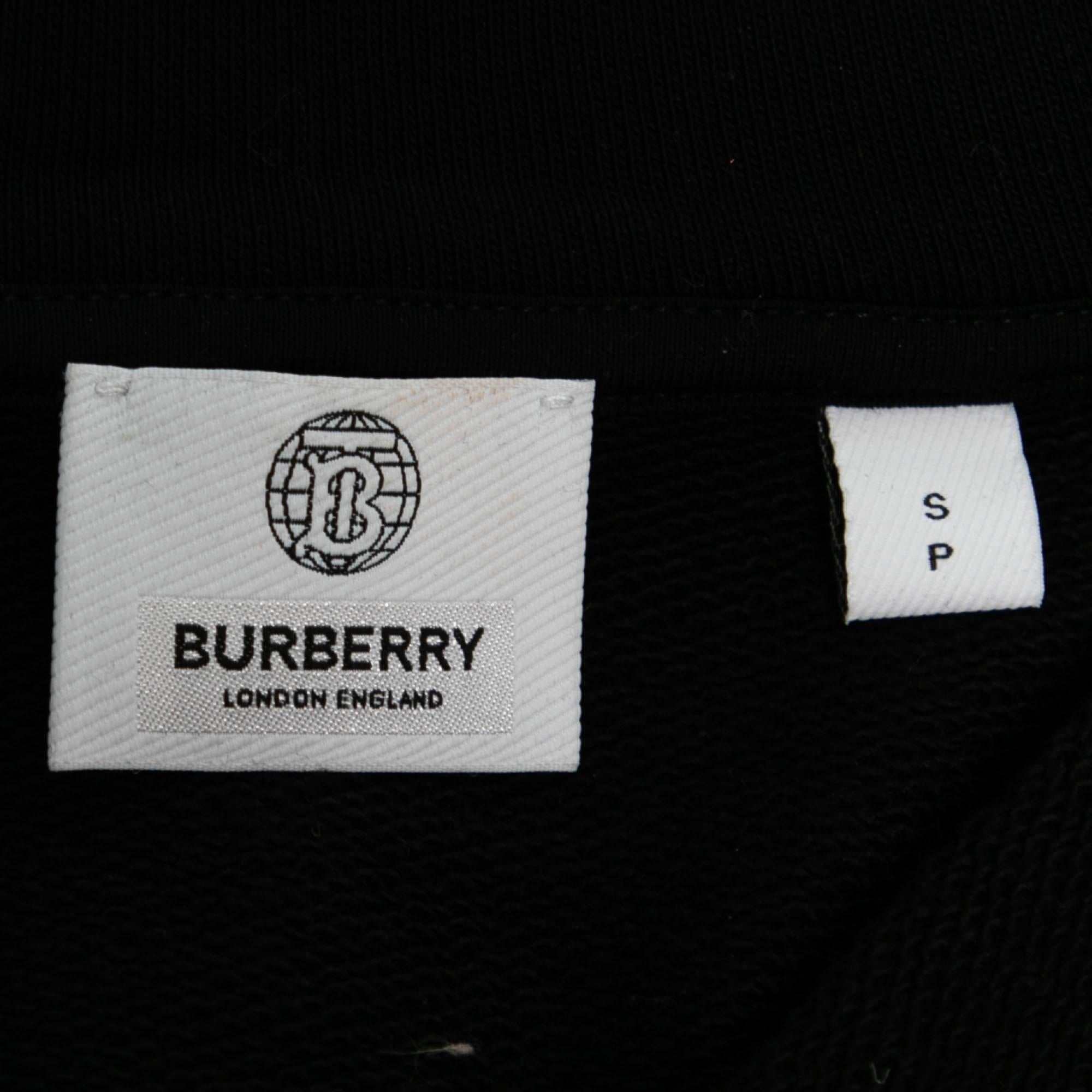 Burberry - Veste à capuche en coton imprimé amour avec fermeture éclair sur le devant S Bon état - En vente à Dubai, Al Qouz 2