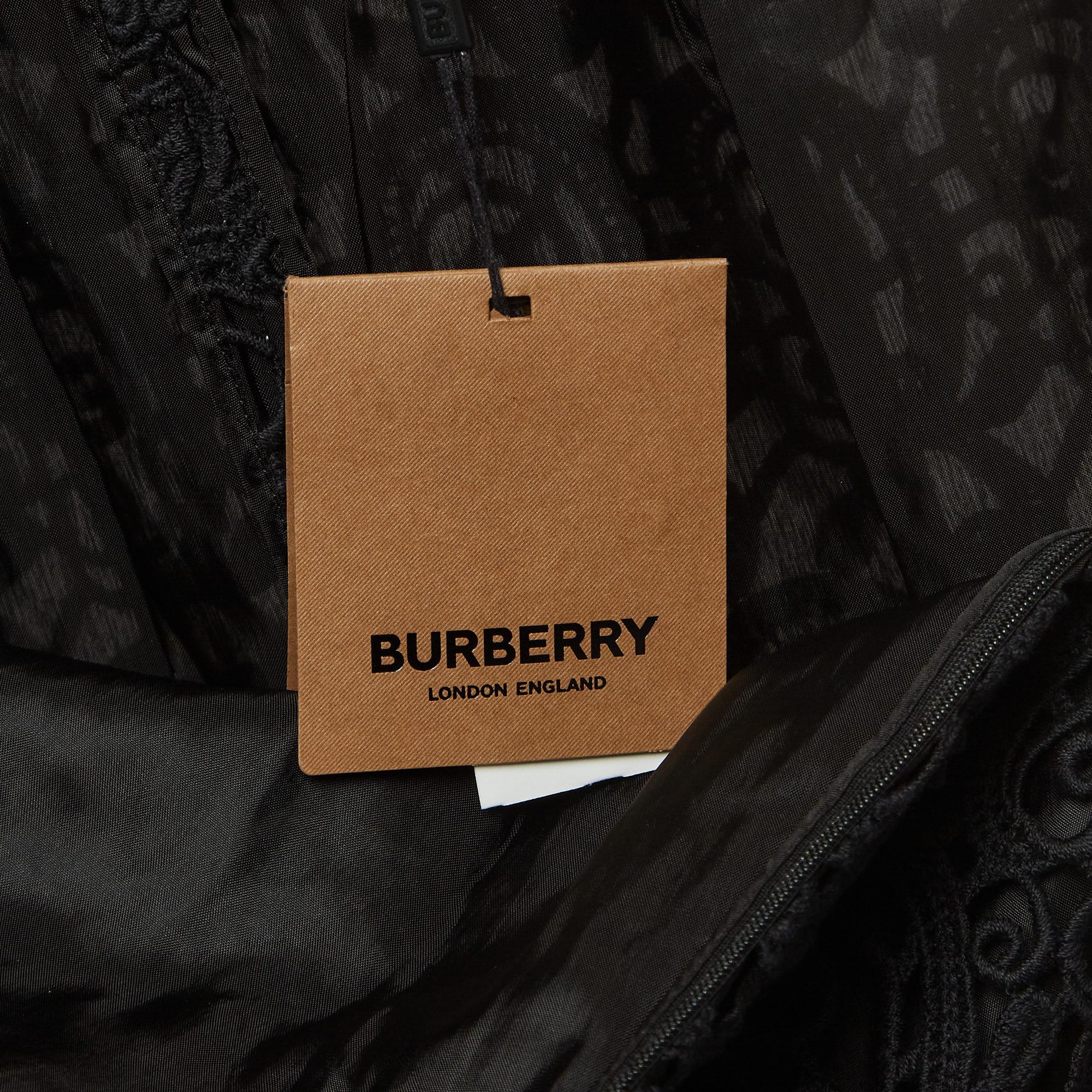 Burberry Black Macrame Lace Midi Pencil Skirt S In New Condition For Sale In Dubai, Al Qouz 2