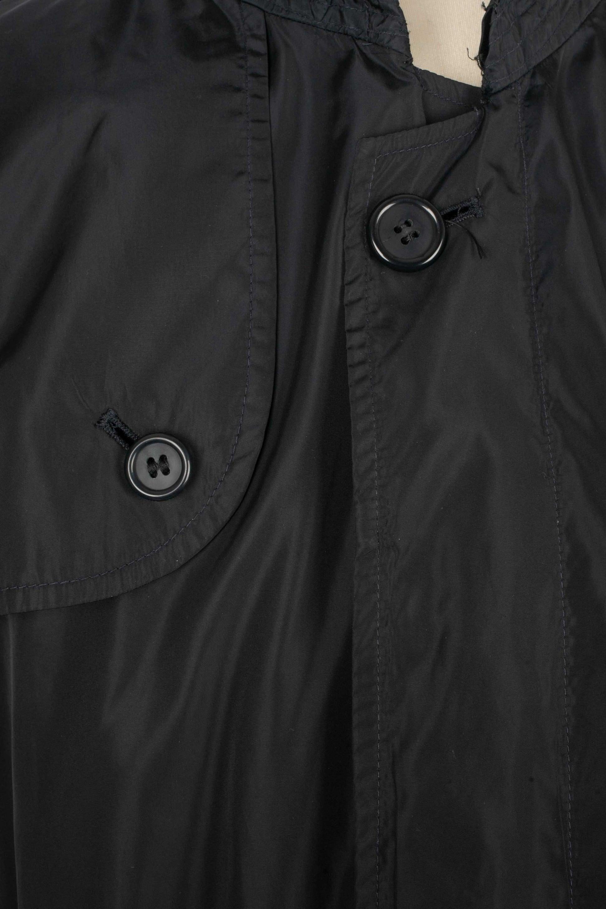 Burberry Black Men's Trench Coat With A Belt For Sale 2