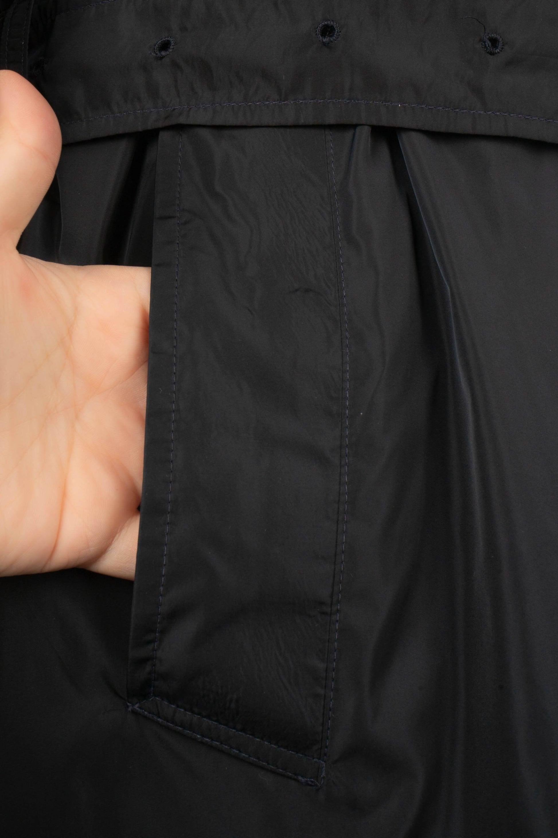 Burberry Black Men's Trench Coat With A Belt For Sale 4
