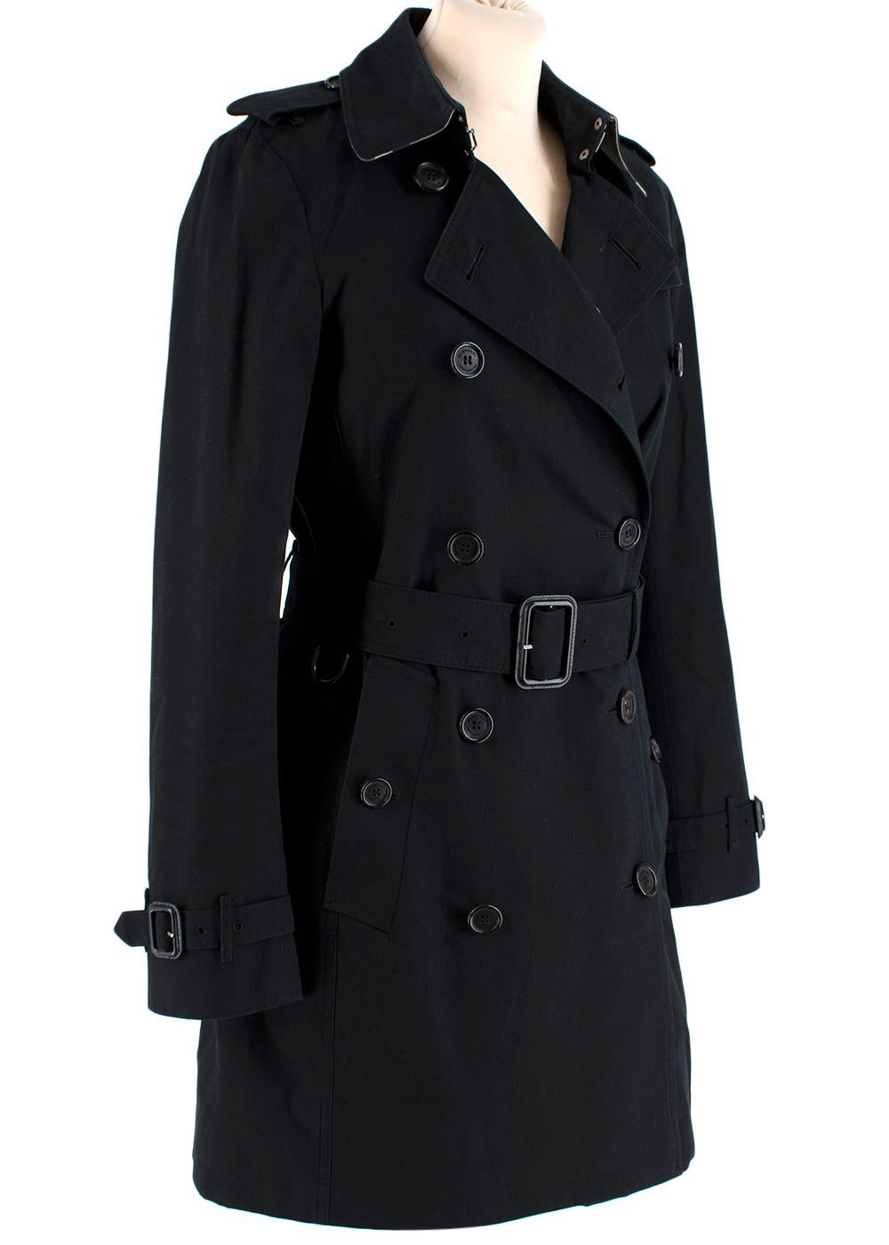 Burberry Black Mid-Length Chelsea Heritage Trench Coat

A slim-fit trench coat, with a clean-cut silhouette and rounded shoulders. The archive-inspired style is woven in Burberry's signature gabardine with a Vintage check lining.

- Double-breasted