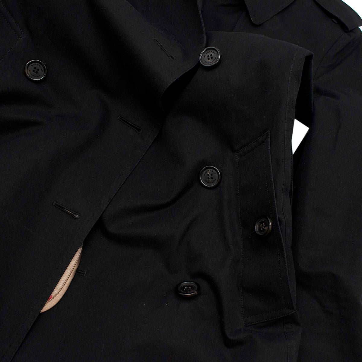 Burberry Black Mid-Length Chelsea Heritage Trench Coat - US size 0-2  For Sale 1
