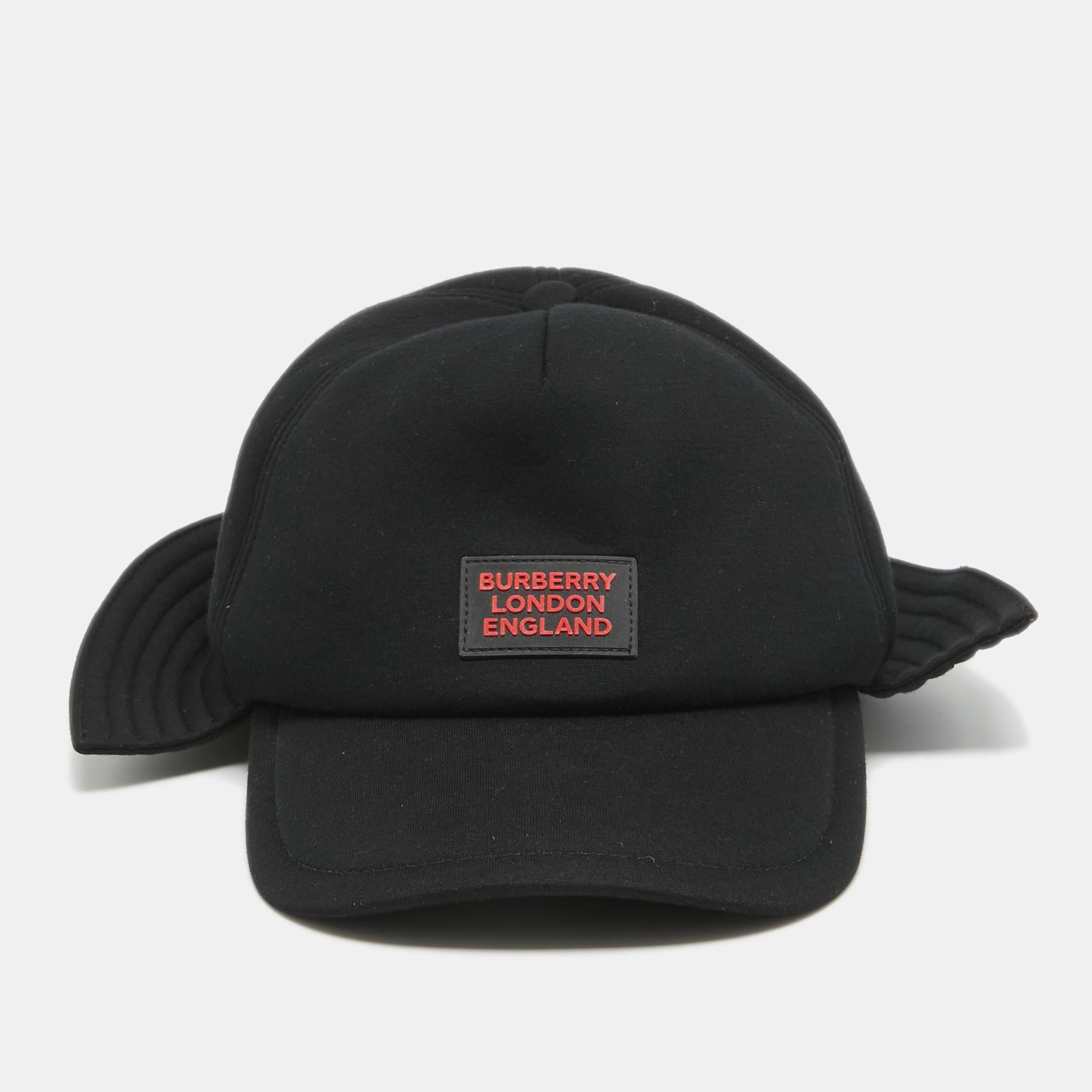 Baseballcaps sind perfekt für sonnige Tage, Spieltage oder einfach nur, um ein lässiges Outfit zu vervollständigen. Diese in Italien gefertigte schwarze Burberry Cap wird durch das Markenpatch auf der Vorderseite hervorgehoben.

