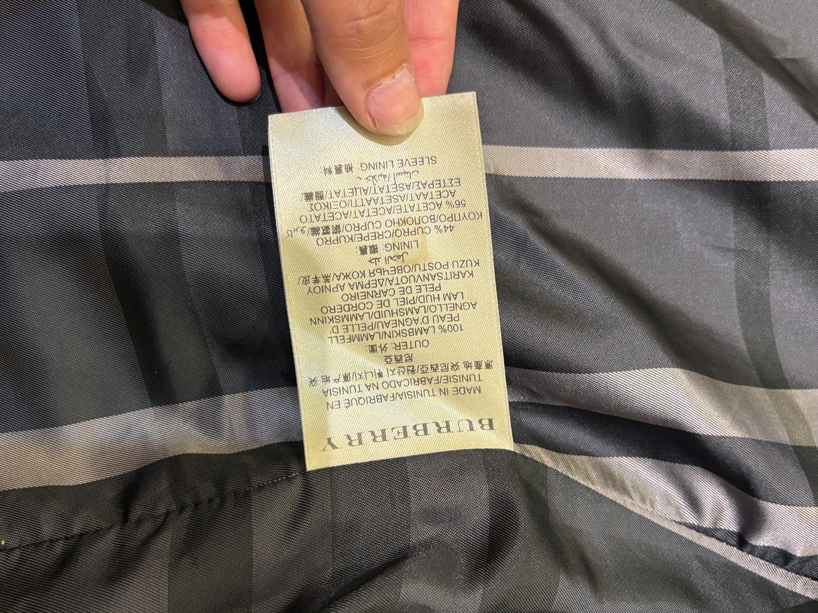Burberry Schwarze Lammfell-Lederjacke mit mehreren Taschen im Angebot 9