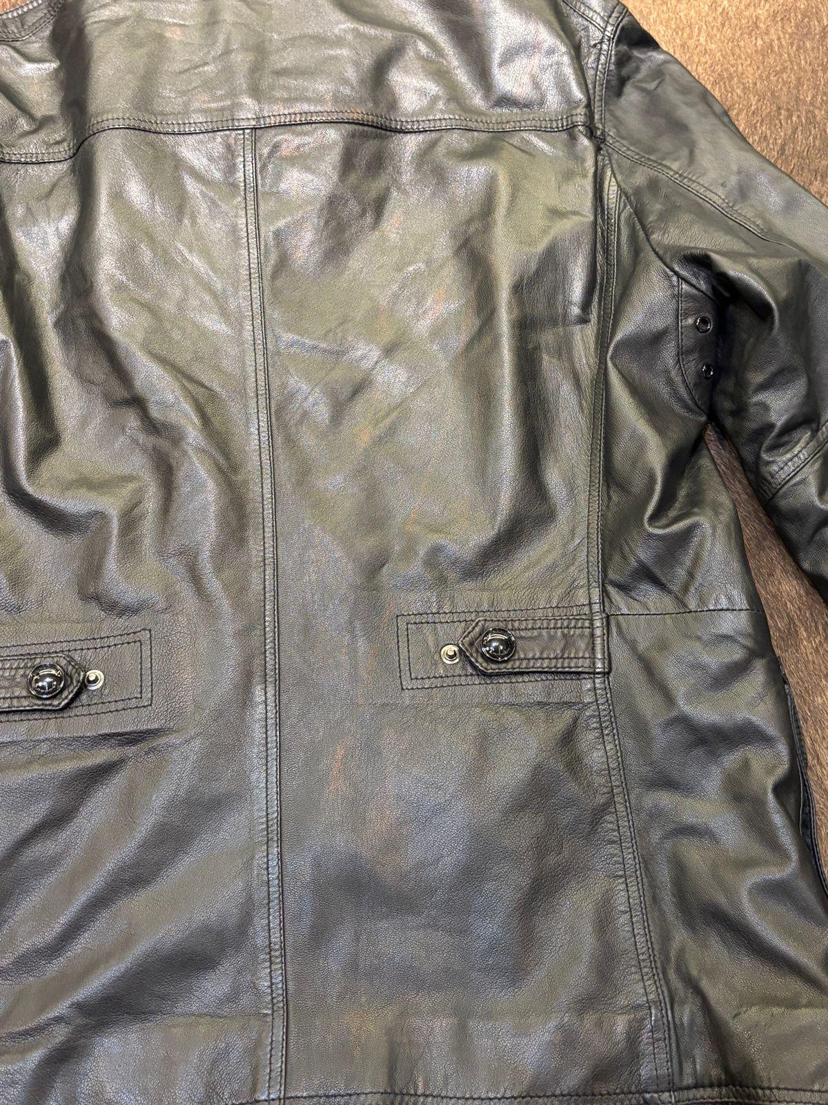 Burberry Schwarze Lammfell-Lederjacke mit mehreren Taschen im Angebot 1