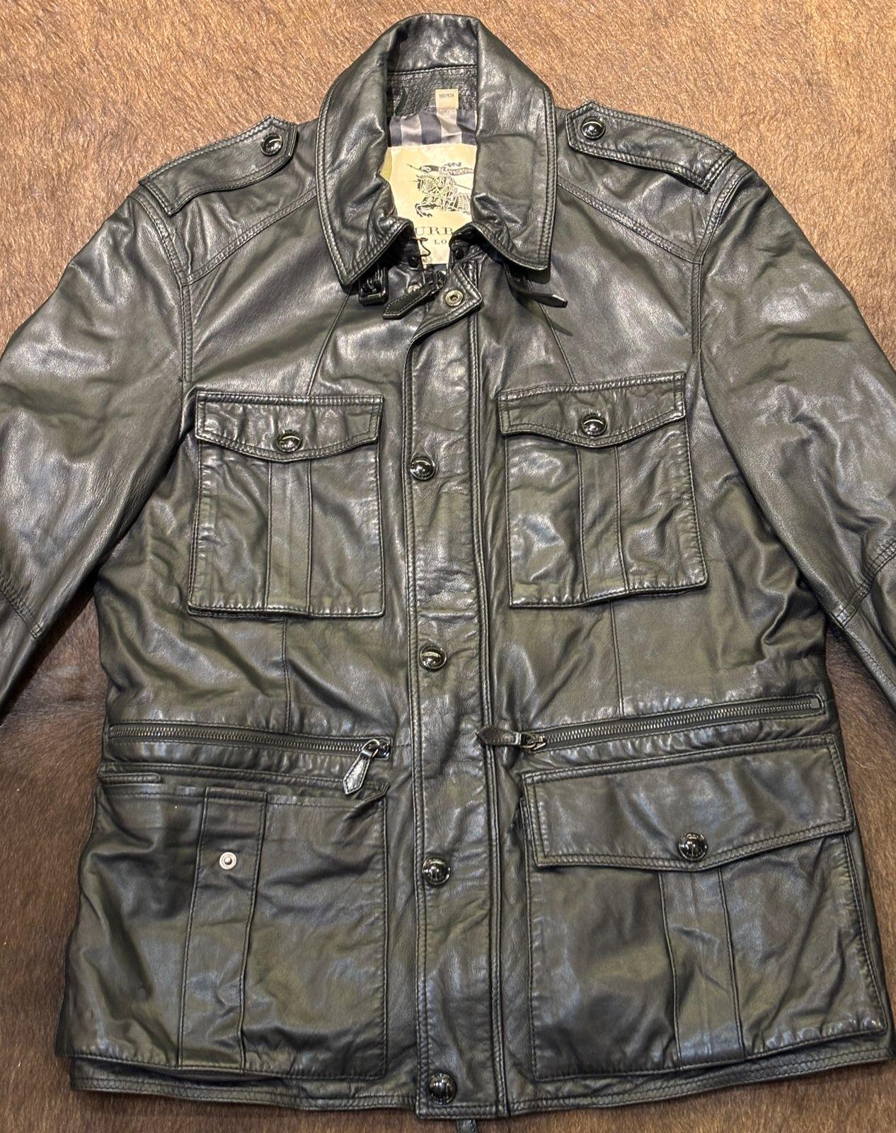 Burberry Schwarze Lammfell-Lederjacke mit mehreren Taschen im Angebot 3