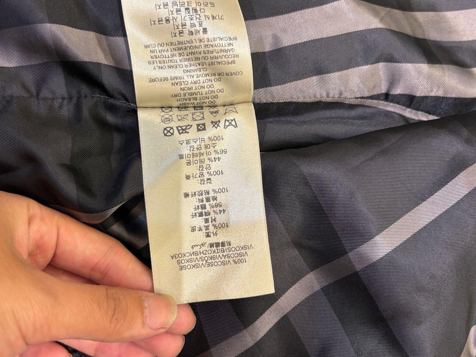 Burberry Schwarze Lammfell-Lederjacke mit mehreren Taschen im Angebot 4