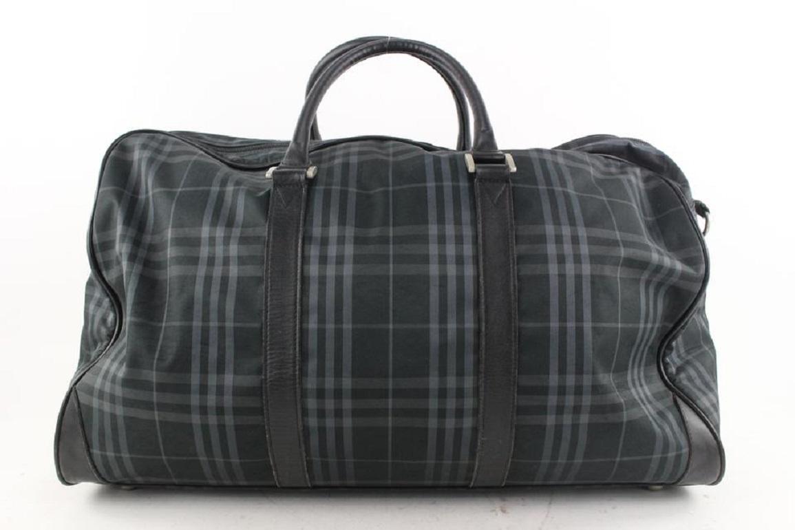 Burberry Black Nova Check Boston Duffle Bag with Strap 629bur616 In Good Condition For Sale In Dix hills, NY