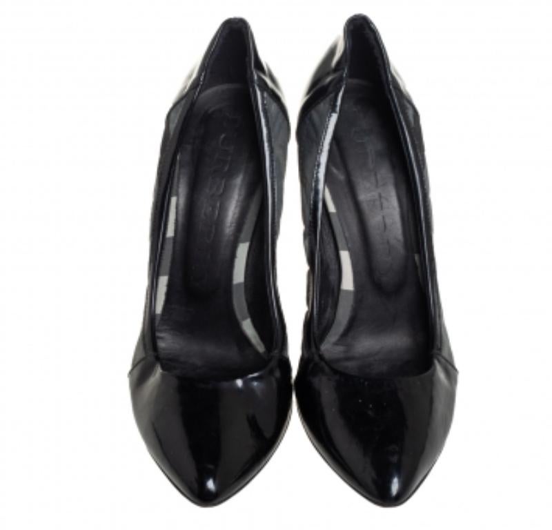 Burberry Black Nova Check Canvas And Patent Leather Pointed Toe Pumps Size 39 In Fair Condition For Sale In Dubai, Al Qouz 2