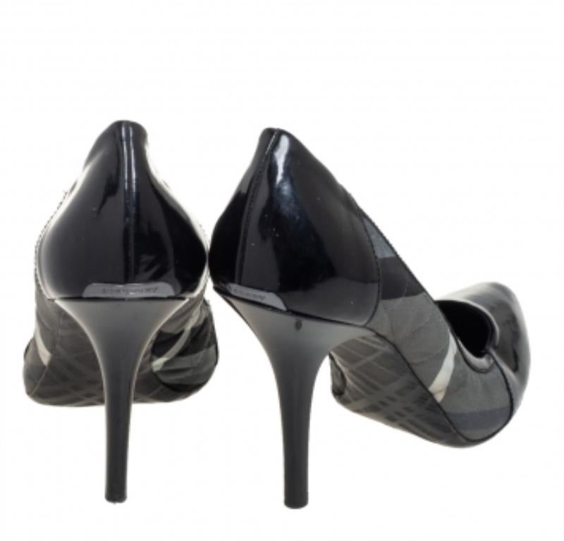 Women's Burberry Black Nova Check Canvas And Patent Leather Pointed Toe Pumps Size 39 For Sale