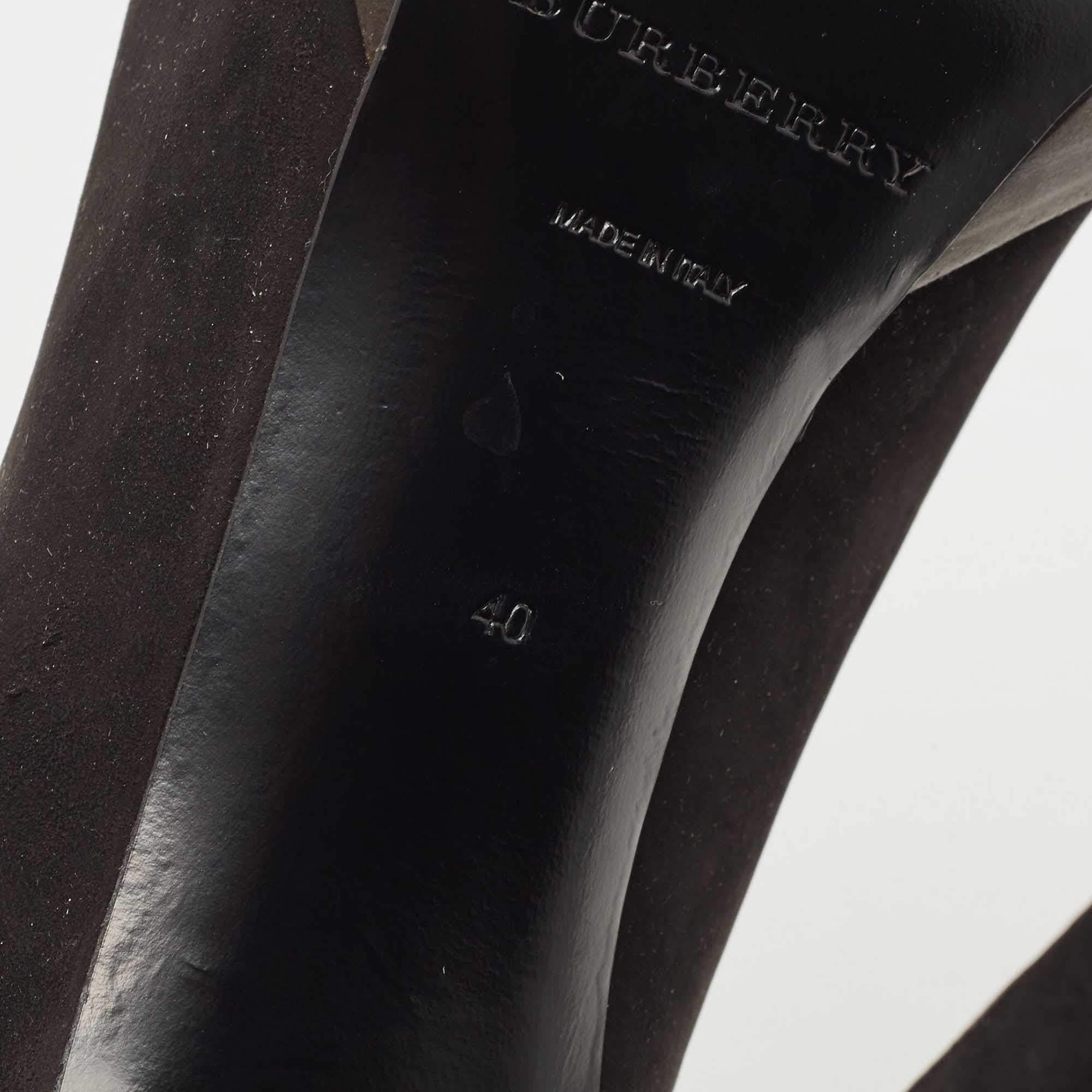 Burberry bottes de chevilles noires en cuir à bout ouvert et à lacets, taille 40 en vente 1
