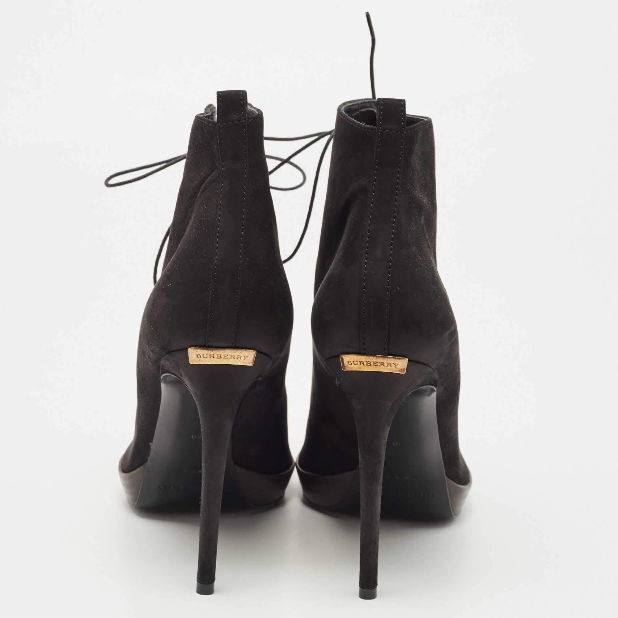 Burberry bottes de chevilles noires en cuir à bout ouvert et à lacets, taille 40 en vente 2