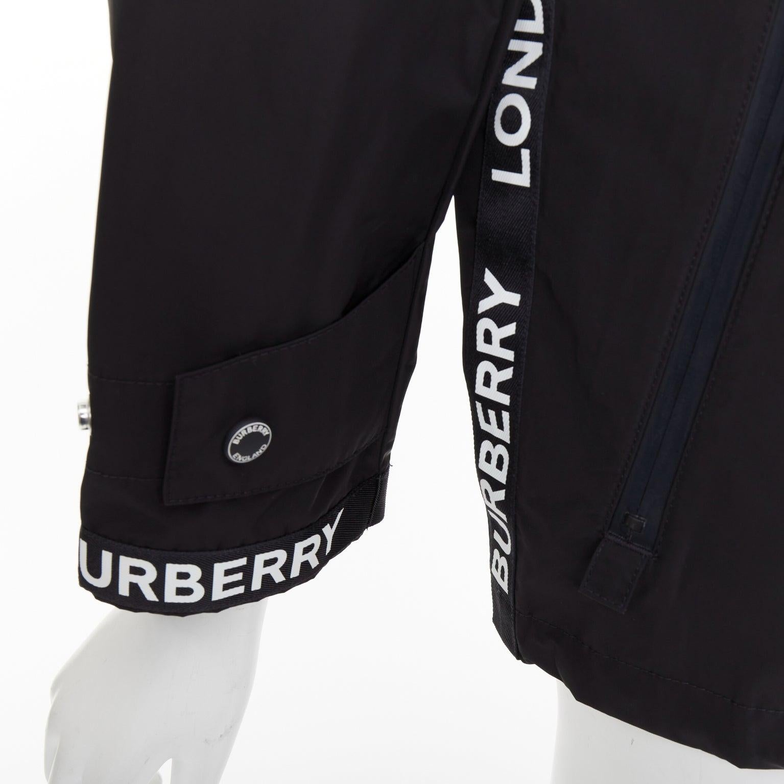 Burberry veste coupe-vent à capuche en nylon noir avec logo IT34 XXS
Référence : YIKK/A00256
Marque : Burberry
Matériau : Polyester
Couleur : Noir, Whiting
Motif : Solide
Fermeture : Zip
Doublure : Tissu noir
Détails supplémentaires : Veste Burberry