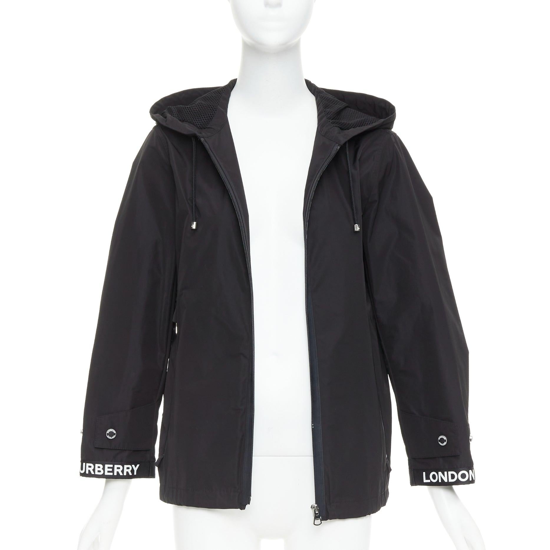 Noir Burberry veste coupe-vent à capuche en nylon noir avec logo IT34 XXS en vente