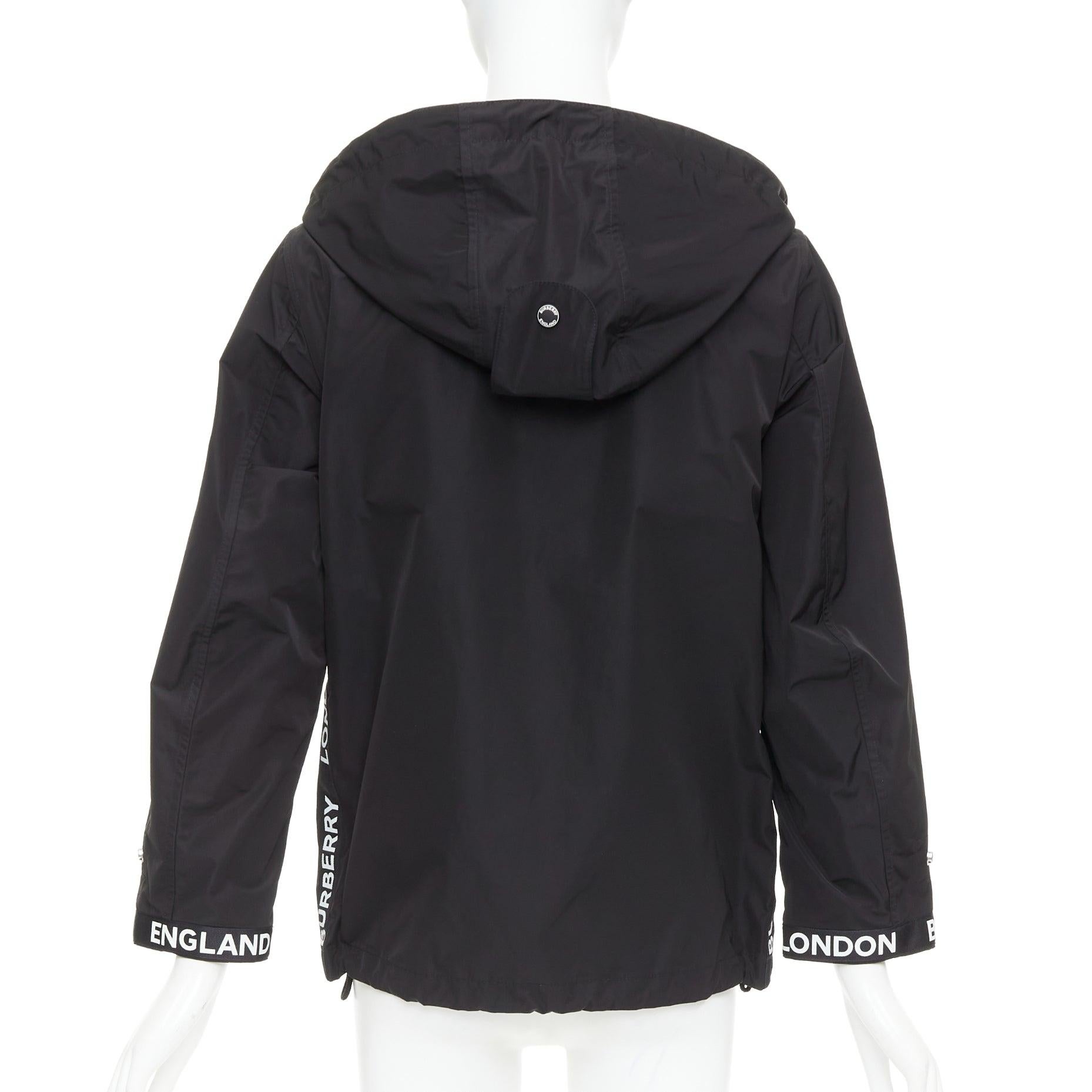 Burberry veste coupe-vent à capuche en nylon noir avec logo IT34 XXS en vente 1