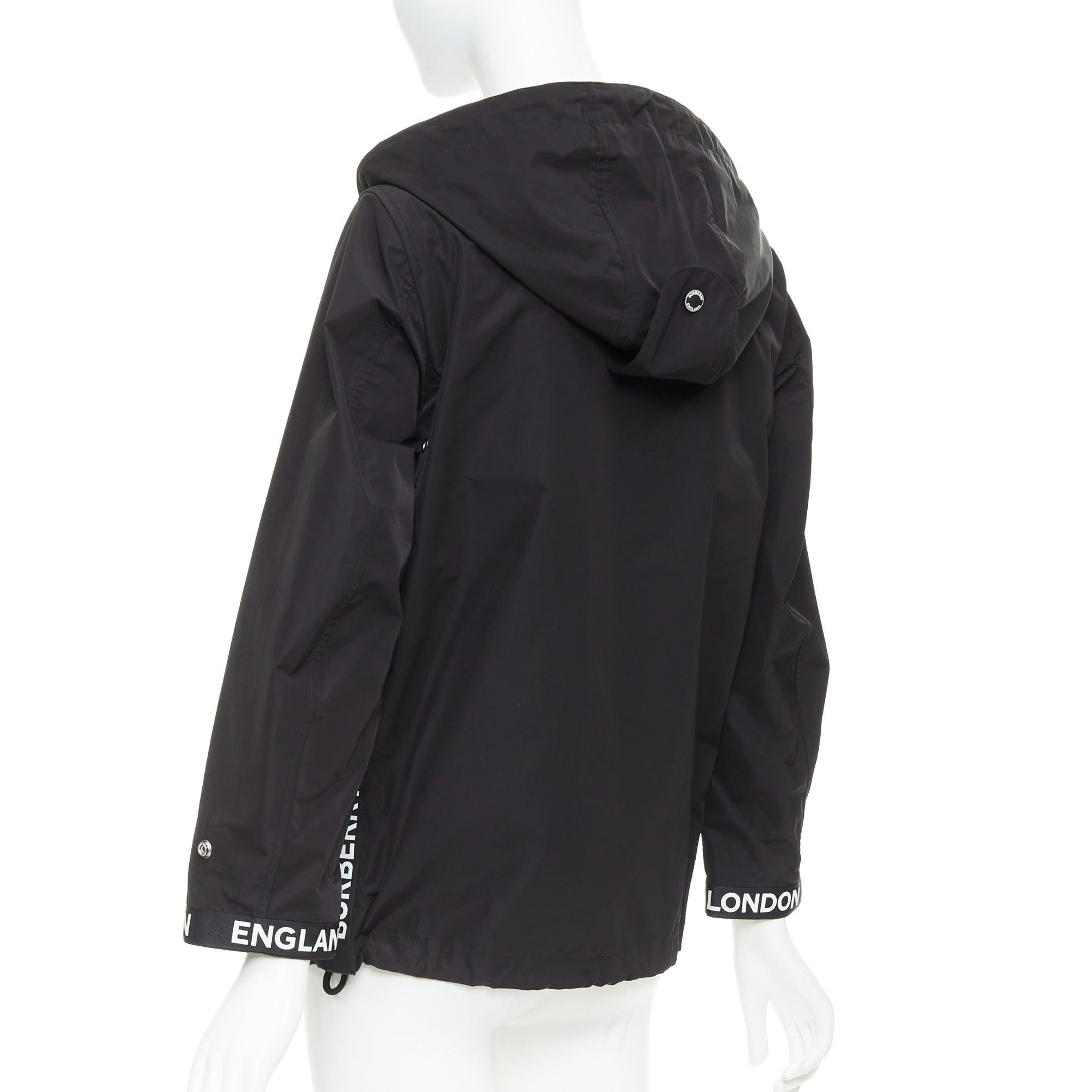 Burberry veste coupe-vent à capuche en nylon noir avec logo IT34 XXS en vente 2
