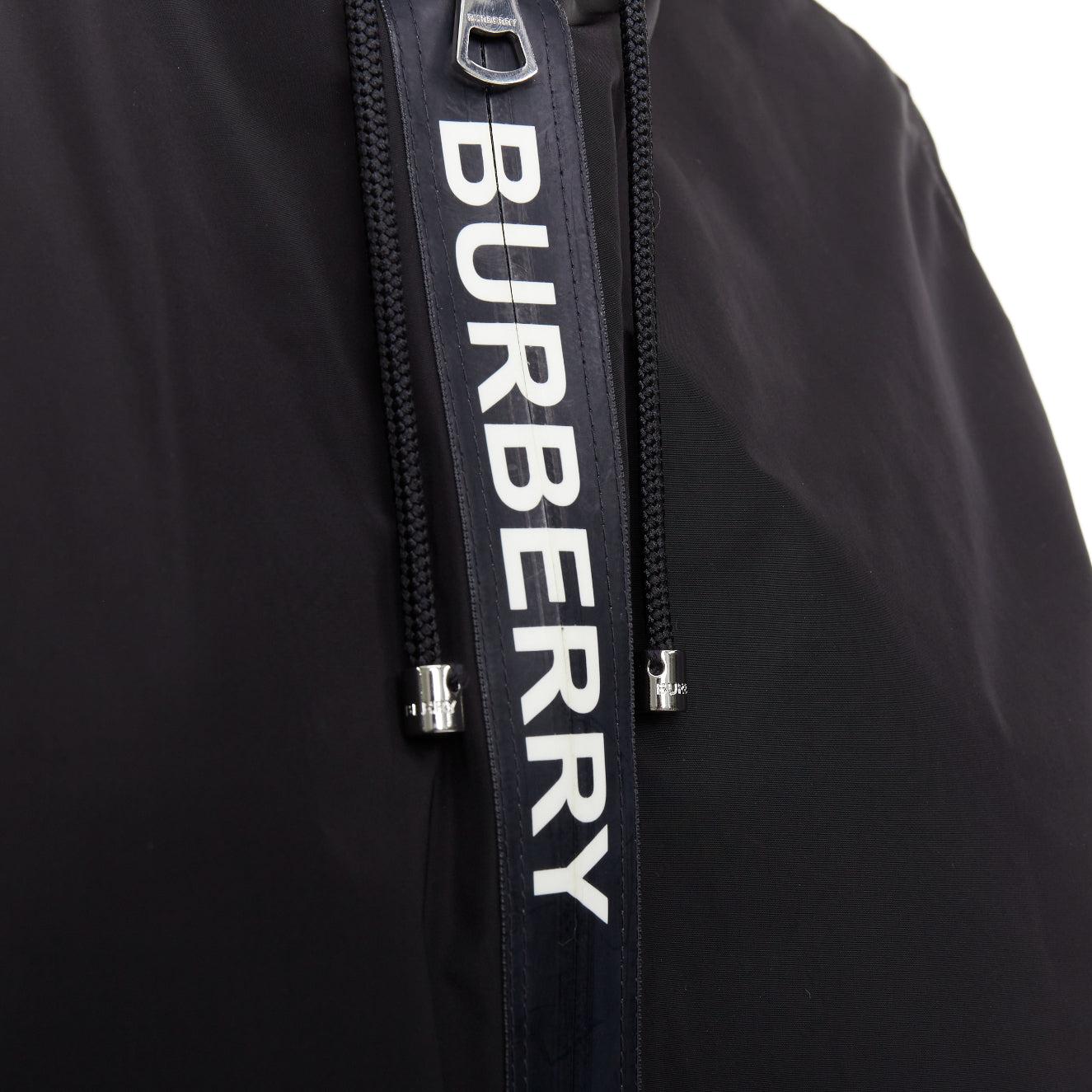 Burberry veste coupe-vent à capuche en nylon noir avec logo IT34 XXS en vente 3
