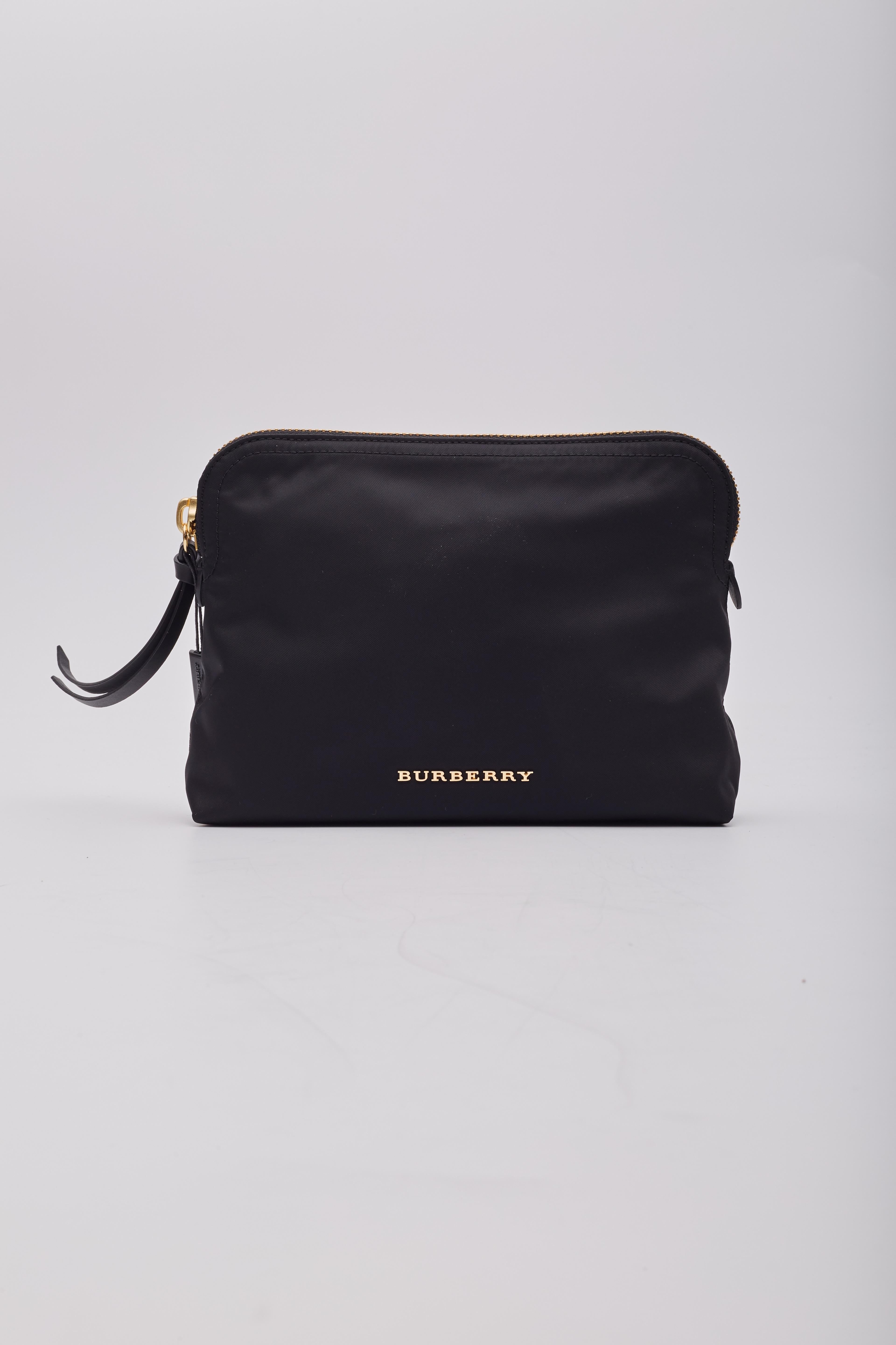Burberry Black Nylon Technical Vanity Pouch Small In Excellent Condition For Sale In Montreal, Quebec