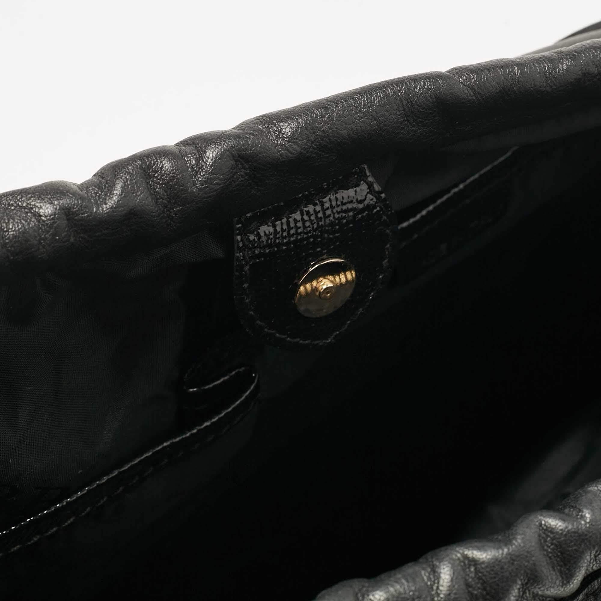 Burberry Black Patent and Leather Dinton Tote For Sale 3
