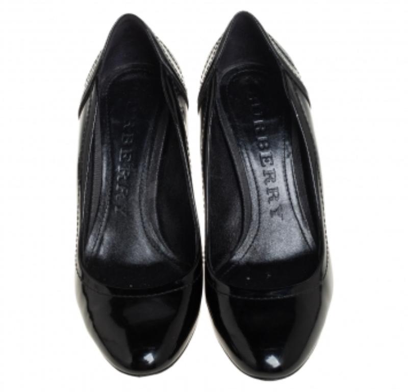 Women's Burberry Black Patent Leather and Coated Canvas Pumps Size 40 For Sale