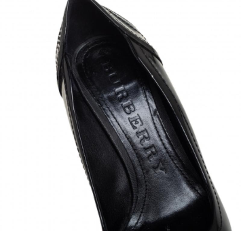 Burberry Black Patent Leather and Coated Canvas Pumps Size 40 For Sale 2