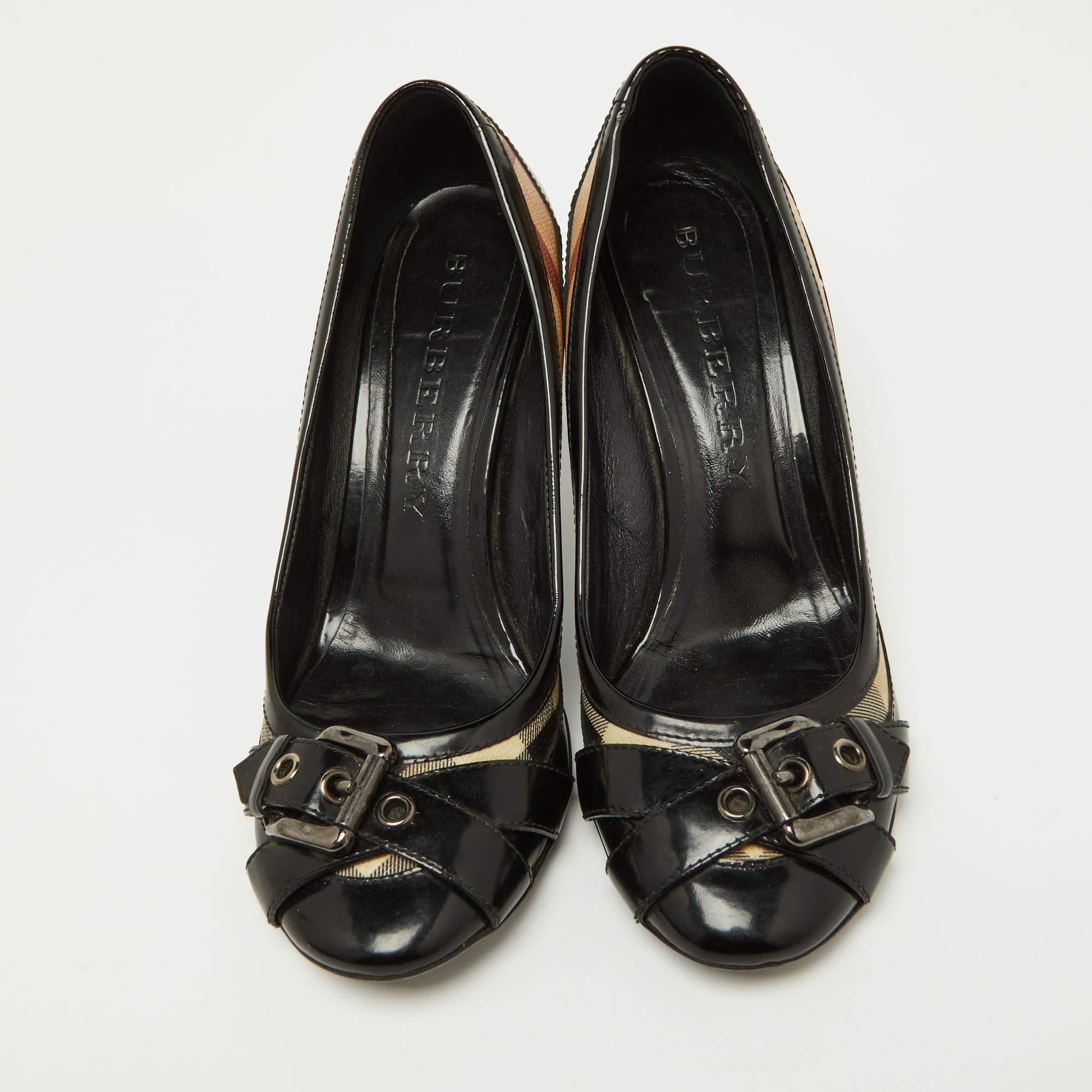 Burberry Black Patent Leather and Nova Check Canvas Buckle Detail Pumps Size 39 In Fair Condition For Sale In Dubai, Al Qouz 2