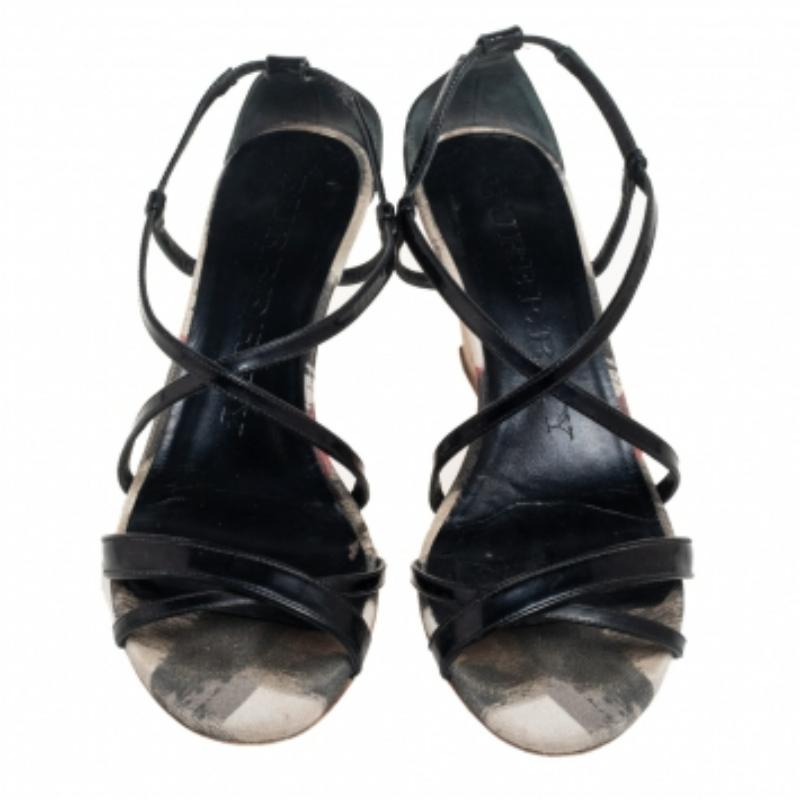 Burberry Schwarze Criss Cross-Sandalen aus Lackleder mit offener Zehe und Kork-Keil Größe 38 im Angebot 5