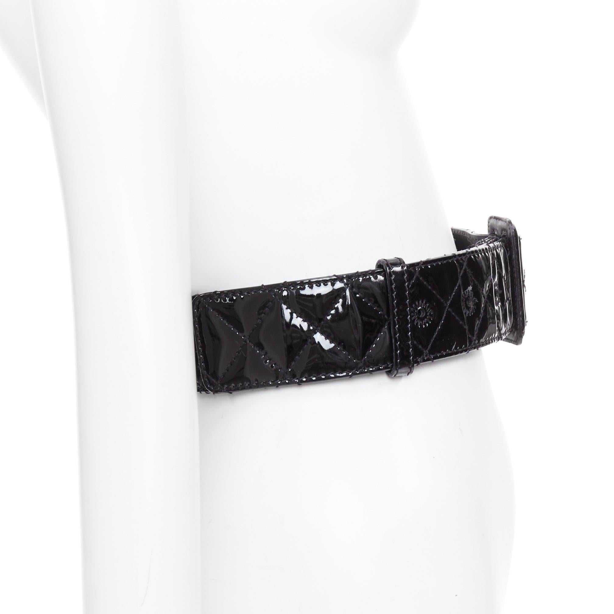 Burberry cintura in vernice nera con fibbia rettangolare trapuntata a diamante 75cm In condizioni discrete in vendita a Hong Kong, NT