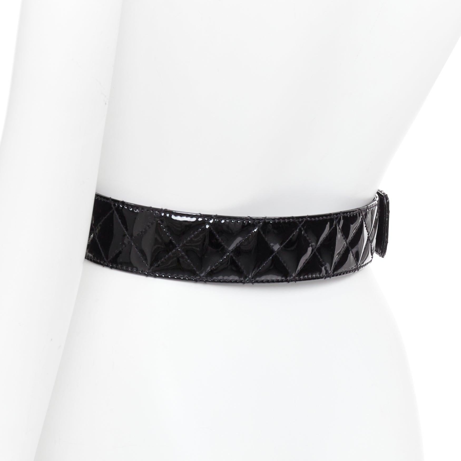 Burberry cintura in vernice nera con fibbia rettangolare trapuntata a diamante 75cm in vendita 1