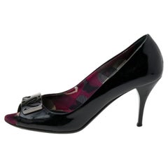 Burberry - Pumps in vernice nera impreziosite da un tacco 36