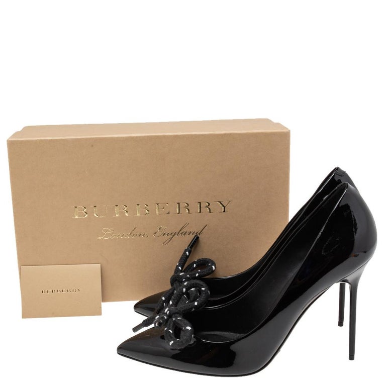 Burberry Black Patent Leather Finsbury Bow Pointed-Toe Pumps Size 40 at  1stDibs