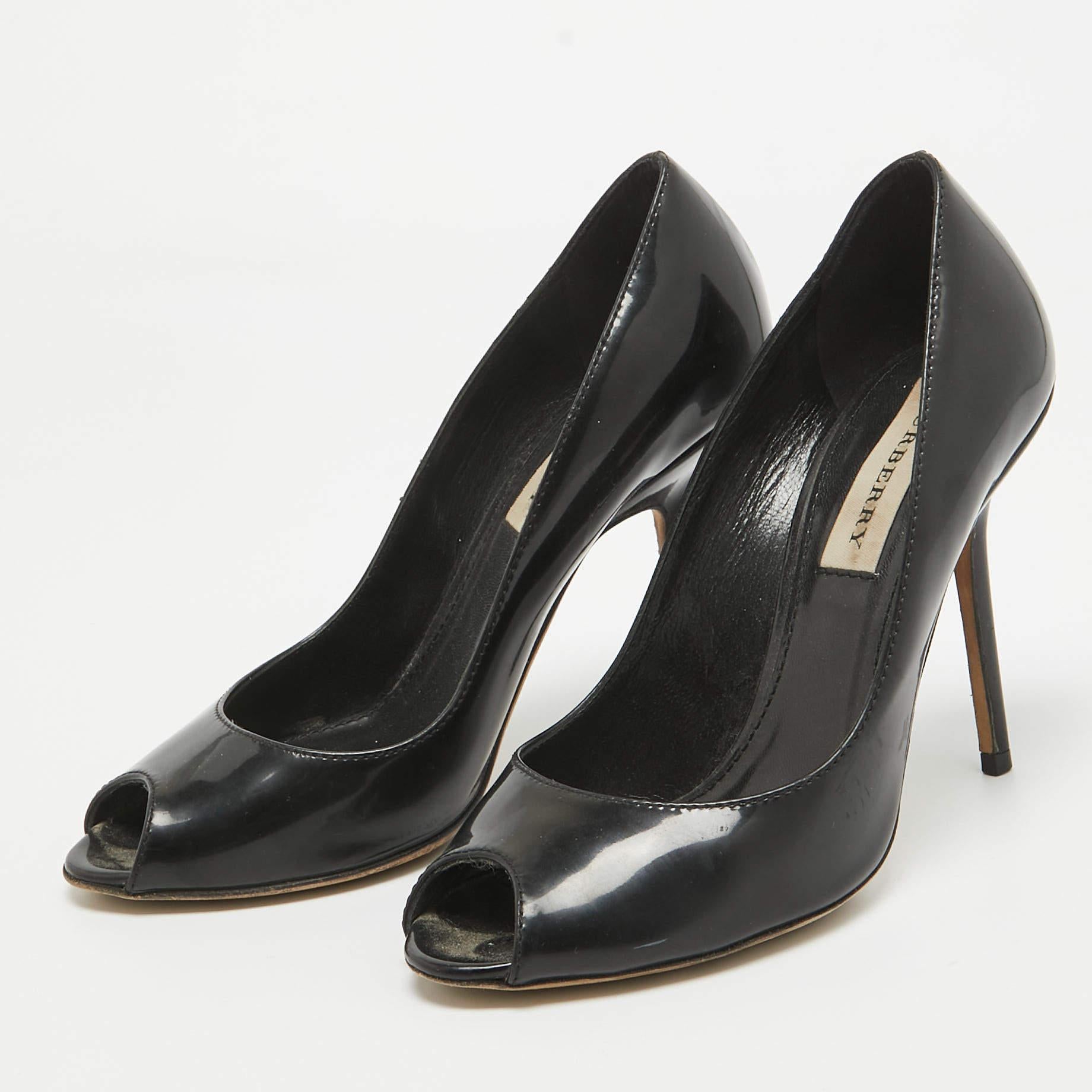 Exhibit an elegant style with this pair of pumps. These elegant shoes are crafted from quality materials. They are set on durable soles and sleek heels.