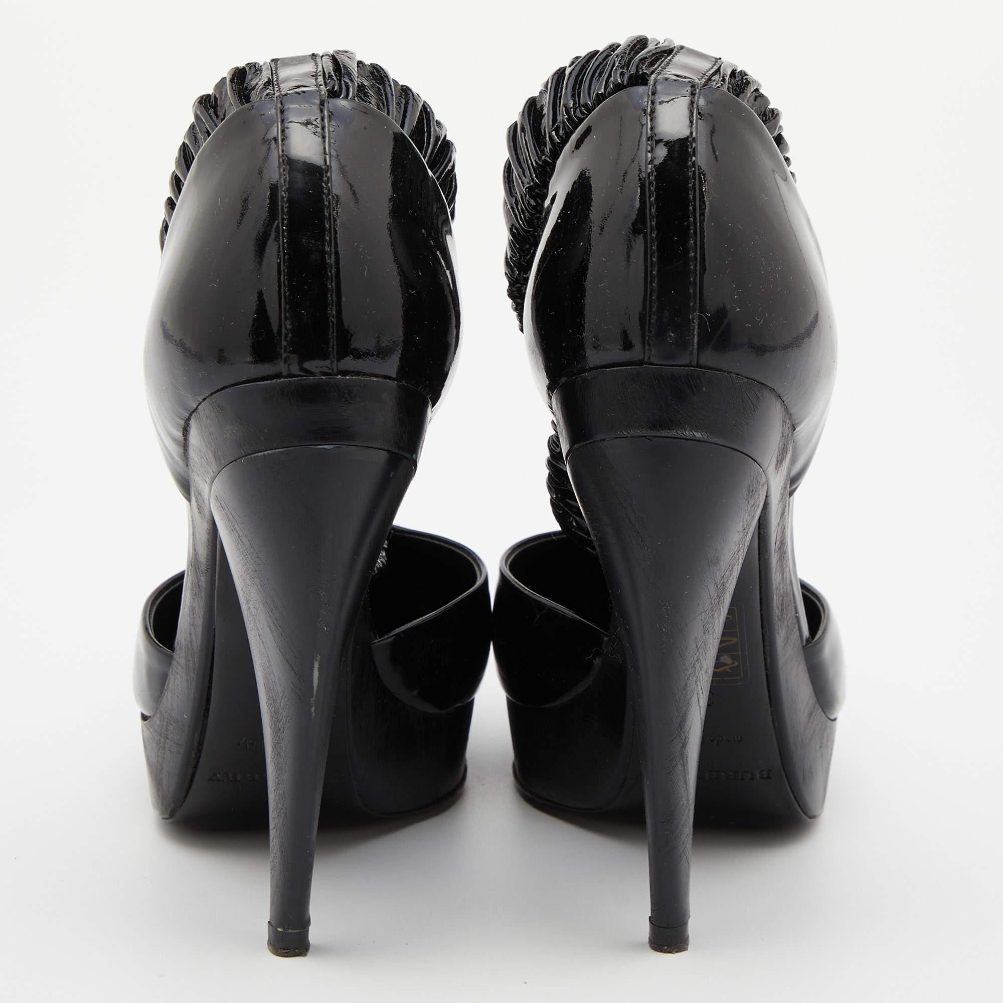 Burberry Black Patent Leather Pleated T Strap Pumps Size 39 For Sale 1