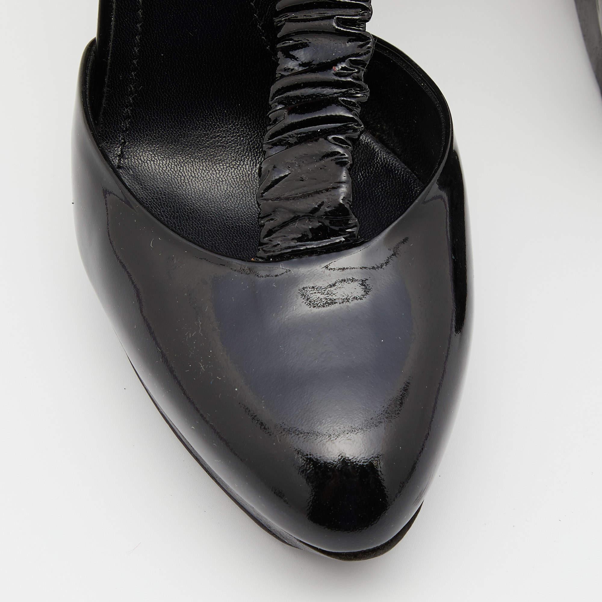 Burberry Black Patent Leather Pleated T Strap Pumps Size 39 For Sale 3