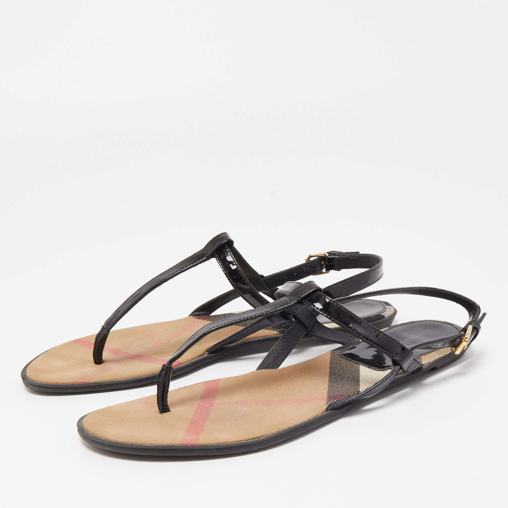Burberry Black Patent Leather Thong Flat Sandals Size 36 In Good Condition In Dubai, Al Qouz 2