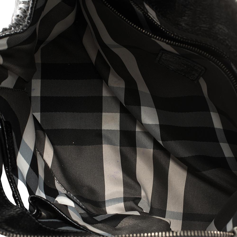 Schwarze Lackleder-Tasche von Burberry 7